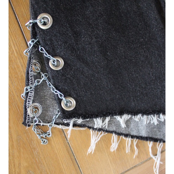 Urban Renewal Remade Levi’s® BNWT Side-Chain Denim Short Small Urban Outfitters - Picture 5 of 13